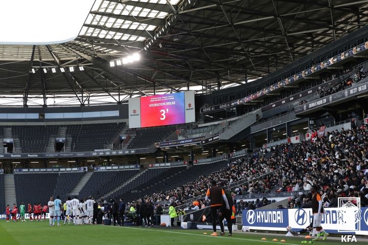 [서울=뉴시스] 코트디부아르와의 친선경기 중 실시된 '하이드레이션 브레이크'. (사진=대한축구협회 제공) *재판매 및 DB 금지