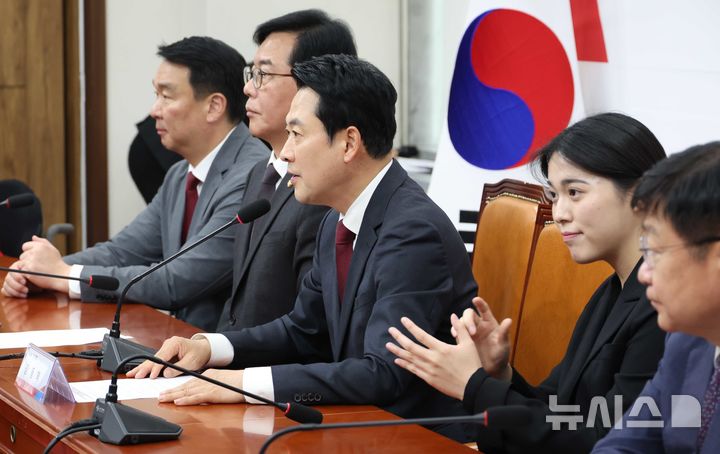 [서울=뉴시스] 조성봉 기자 = 장동혁 국민의힘 대표가 20일 오전 서울 여의도 국회에서 열린 '함께 누릴 일상, 국민의힘이 책임집니다' 장애인의 날 공약발표에서 발언을 하고 있다. 2026.04.20. suncho21@newsis.com 