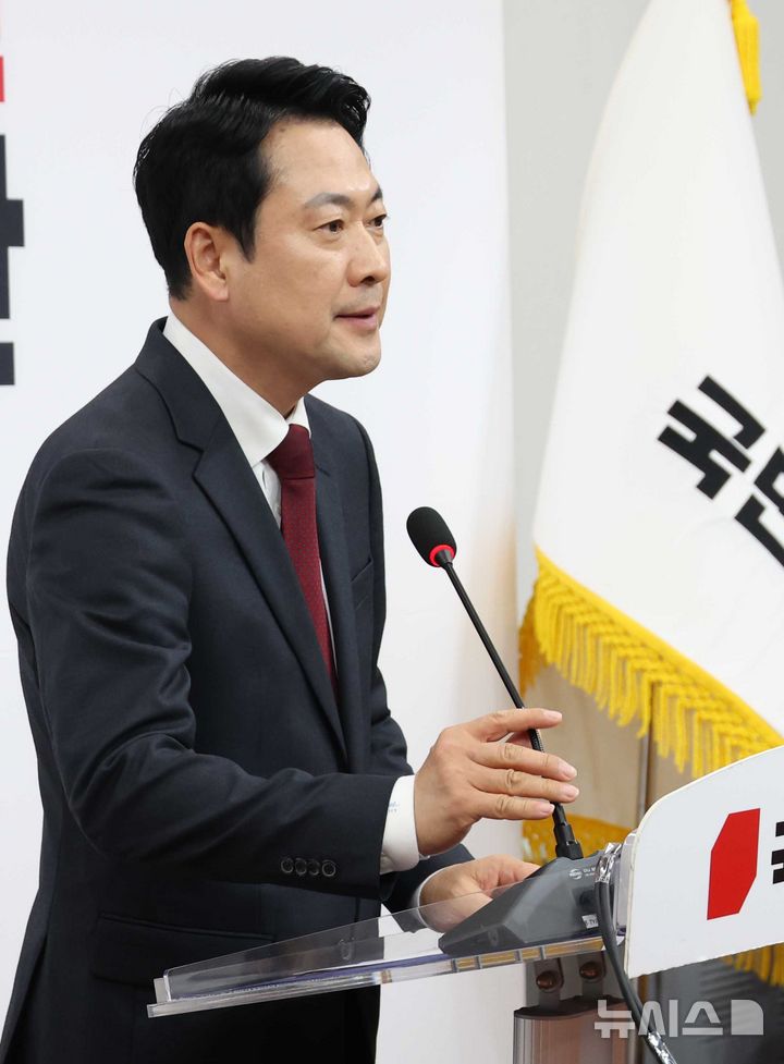 [서울=뉴시스] 조성봉 기자 = 장동혁 국민의힘 대표가 20일 오전 서울 여의도 국회에서 열린 방미 성과 관련 기자간담회에서 발언을 하고 있다. 2026.04.20. suncho21@newsis.com 