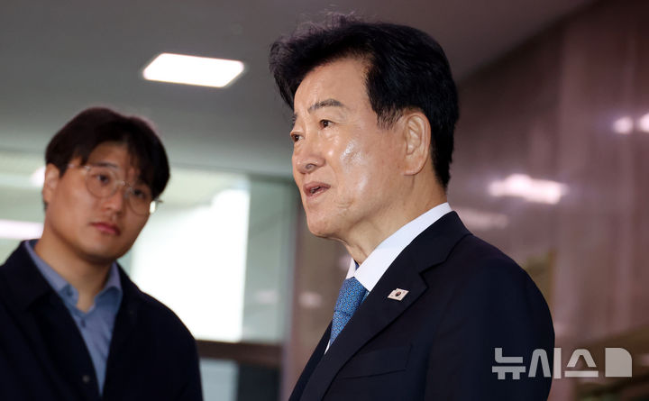 [서울=뉴시스] 추상철 기자 = 정동영 통일부 장관이 20일 오후 서울 종로구 정부서울청사에서 '북한 구성시 핵시설' 발언과 관련해 입장을 밝히고 있다. 2026.04.20. scchoo@newsis.com