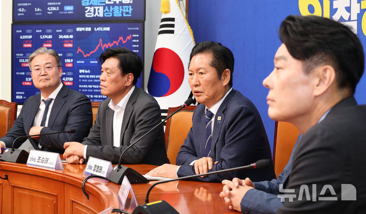 [서울=뉴시스] 김금보 기자 = 정청래 더불어민주당 대표가 20일 오후 서울 여의도 국회에서 기자간담회를 열고 국회의원 재보궐선거 전략공천 관련 발언을 하고 있다. 2026.04.20. kgb@newsis.com