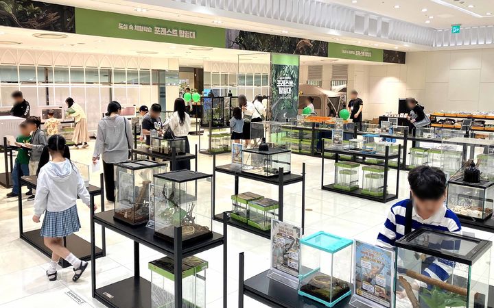 [부산=뉴시스] 부산 롯데백화점 센텀시티점은 오는 30일까지 백화점 지하1층 이벤트홀에서 체험형 팝업스토어 '포레스트 탐험대'를 운영한다고 21일 밝혔다. (사진=롯데백화점 제공) 2026.04.21. photo@newsis.com *재판매 및 DB 금지