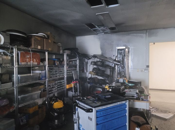 [구미=뉴시스] 주상복합건물 사무실 불. (사진=경북소방본부 제공) 2026.04.21 photo@newsis.com *재판매 및 DB 금지