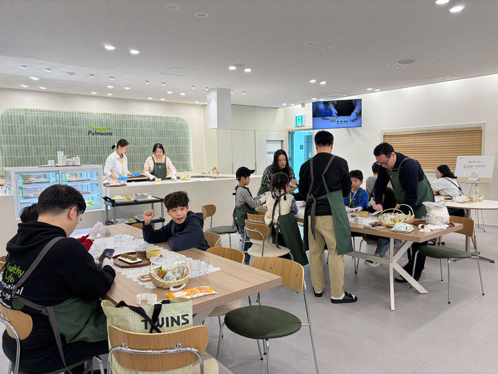 [서울=뉴시스] 풀무원이 코로나19 이후 중단됐던 개인 고객 대상 음성 두부 공장 견학 운영을 재개한다.(사진=풀무원) *재판매 및 DB 금지