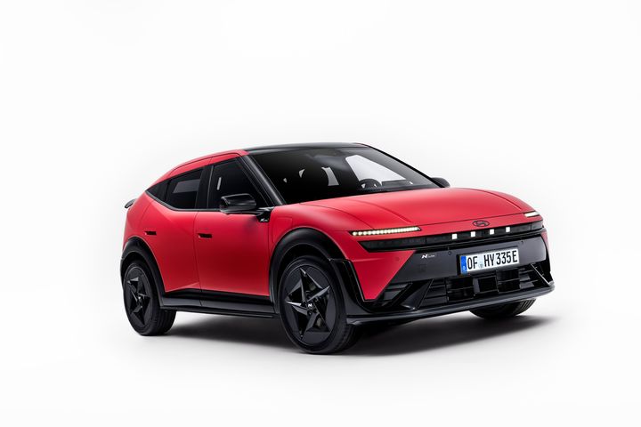 현대자동차가 20일(현지시간) 이탈리아 밀라노에서 열린 '2026 밀라노 디자인 위크'에서 전기차 '아이오닉 3(IONIQ 3)'를 세계 최초로 공개했다.(사진제공=현대차그룹) *재판매 및 DB 금지