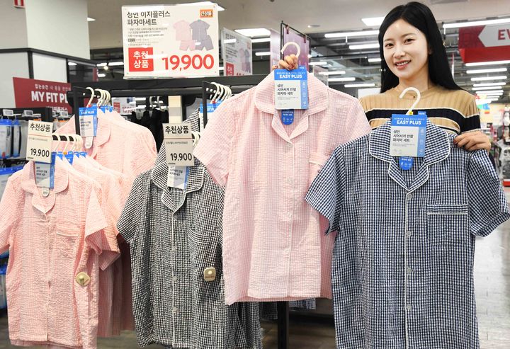 홈플러스는 이달 초 단독 브랜드 '이지플러스'를 론칭한다고 21일 밝혔다. *재판매 및 DB 금지