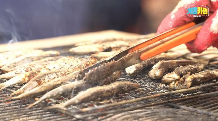 [서울=뉴시스] 대멸치 구이. (사진=기장군 유튜브 캡처) *재판매 및 DB 금지