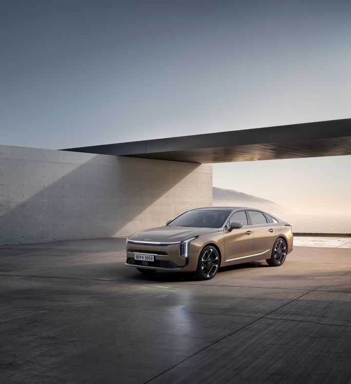 기아가 준대형 세단 K8의 연식변경 모델 'The 2027 K8'의 판매를 시작한다고 21일 밝혔다.(사진제공=기아) *재판매 및 DB 금지