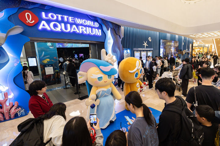 ‘쿠키런 in 롯데월드 아쿠아리움: 바다모험전’에서 관람객을 맞이하는 캐릭터들. (사진=롯데월드) *재판매 및 DB 금지