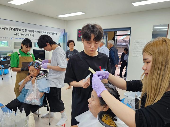 [세종=뉴시스] 농림축산식품부는 일반 및 대학생 단체 62곳을 선정하고 4월부터 '농촌 맞춤형 봉사활동 지원 사업'을 본격 시행한다고 21일 밝혔다. (사진=농식품부 제공) 2026.04.21. photo@newsis.com *재판매 및 DB 금지