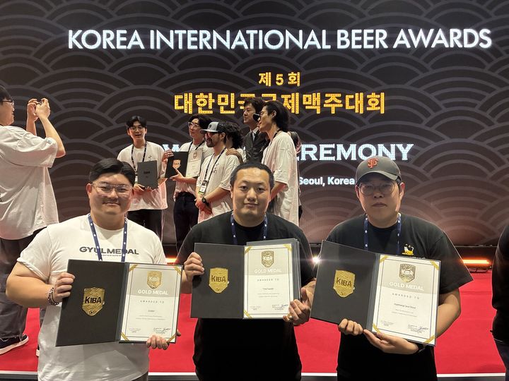 군산 수제맥주 부문 금메달 수상, 좌로부터 해적브루잉, 운룡양조, 메인쿤브루잉(사진=군산시 제공) *재판매 및 DB 금지