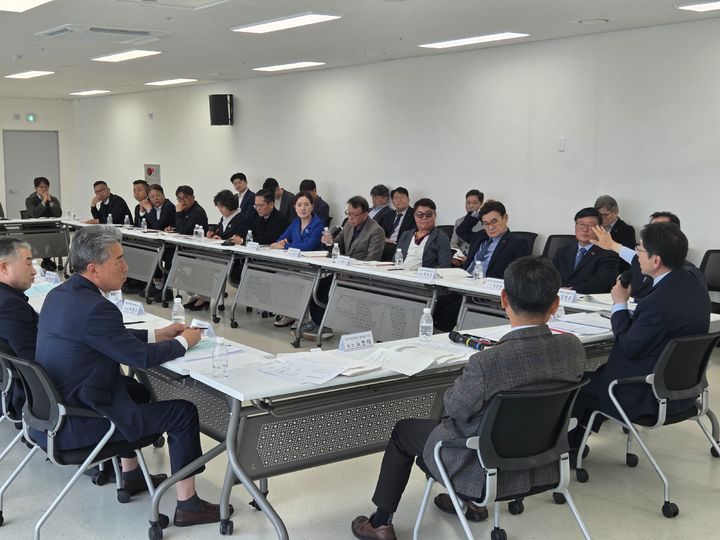 [창원=뉴시스]경남중소기업계, 김경수 도지사 예비후보 초청 정책간담회.(사진=중기중앙회 경남 제공) 2026.04.21.photo@newsis.com *재판매 및 DB 금지