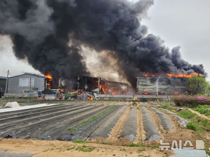 [고양=뉴시스] 화재 현장. (사진=경기도북부소방재난본부 제공) 2026.04.21. photo@newsis.com