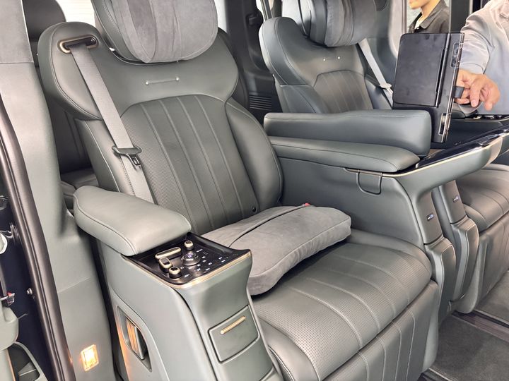 [서울=뉴시스] 신항섭 기자 = 현대자동차는 21일 서울 강남구 현대모터스튜디오 서울에서 '더 뉴 스타리아 일렉트릭','더 뉴 스타리아 리무진'을 공개하는 시간을 가졌다. 사진은 '더 뉴 스타리아' 리무진의 내부 모습. 2026.04.21. *재판매 및 DB 금지