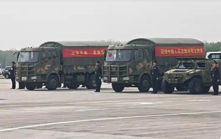 [서울=뉴시스] 19일 중국 랴오닝성 선양 타오센 공항에서 중국으로 송환되는 중국군 유해 영접식 리허설을 하고 있다.(출처: 바이두) 2026.04.21. *재판매 및 DB 금지