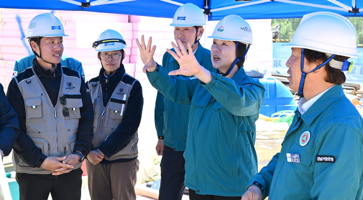[거창=뉴시스] 김현미 거창군수 권한대행 대형사업장 추진상황 및 안전 점검 (사진=거창군 제공) 2026. 04. 21. photo@newsis.com *재판매 및 DB 금지