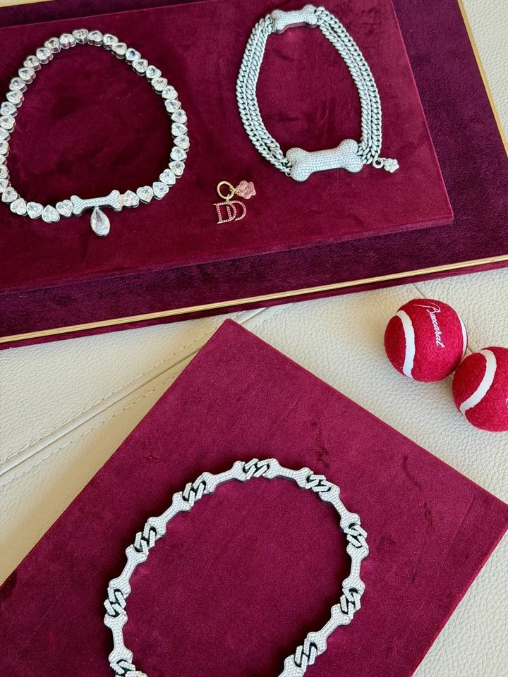 [서울=뉴시스]반려견을 위한 18K 금과 다이아몬드로 제작된 초호화 맞춤형 목걸이.(사진출처: 바카라 호텔 뉴욕)2026.04.21.