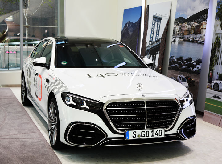 [서울=뉴시스] 메르세데스-벤츠, ‘혁신의 140주년’ 캠페인 차량 ‘더 뉴 S-클래스. (사진=벤츠코리아 제공) 2026.4.21. photo@newsis.com *재판매 및 DB 금지