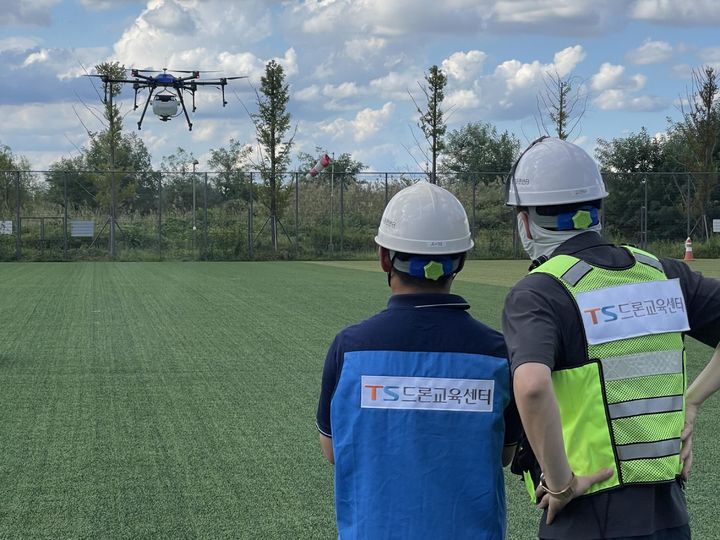 구조물 점검·농업 방제까지...TS, 드론 임무특화교육 실시 - 뉴스 썸네일 이미지