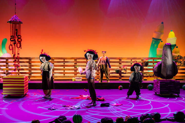 [부산=뉴시스] 무장애 가족음악극 '뭐든지 텃밭' 공연 사진. (사진=국립부산국악원 제공) 2026.04.21. photo@newsis.com *재판매 및 DB 금지