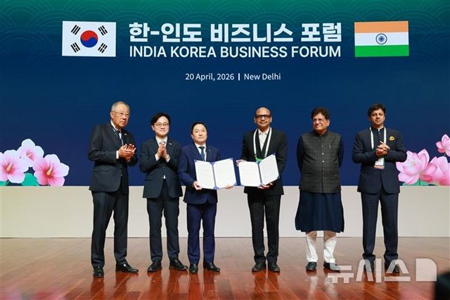 [서울=뉴시스] 제테마는 인도 글로벌 제약사 자이더스 라이프사이언스와 손잡고 차세대 비만 및 당뇨 치료제 시장에 진출한다고 21일 밝혔다. (왼쪽부터) 류진 한국경제인협회장, 김정관 산업통상부 장관, 남정선 제테마 대표이사, 친테시 쿠마르 드위베디 자이더스 BD 대표, 피유시 고얄 상공산업부 장관, 아난트 고앤카 인도상공회의소 회장. (사진=제테마 제공) 2026.04.21. photo@newsis.com