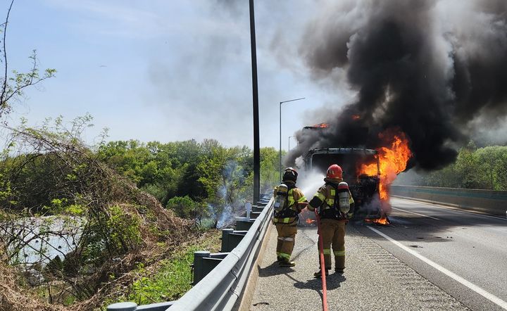 [성주=뉴시스] 화물차 불. (사진=경북소방본부 제공) 2026.04.21. photo@newsis.com *재판매 및 DB 금지