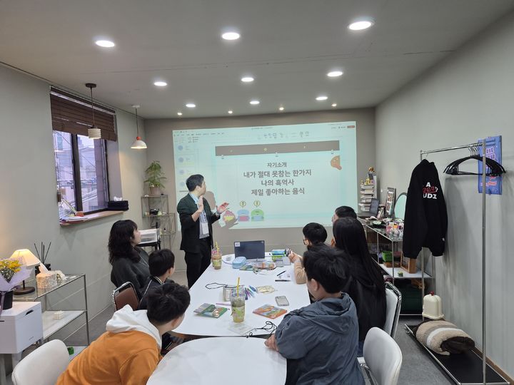 [용인=뉴시스] 프로그램에 참여하고 있는 학생들 (사진=용인교육지원청 제공) 2026. 04. 21. photo@newsis.com *재판매 및 DB 금지