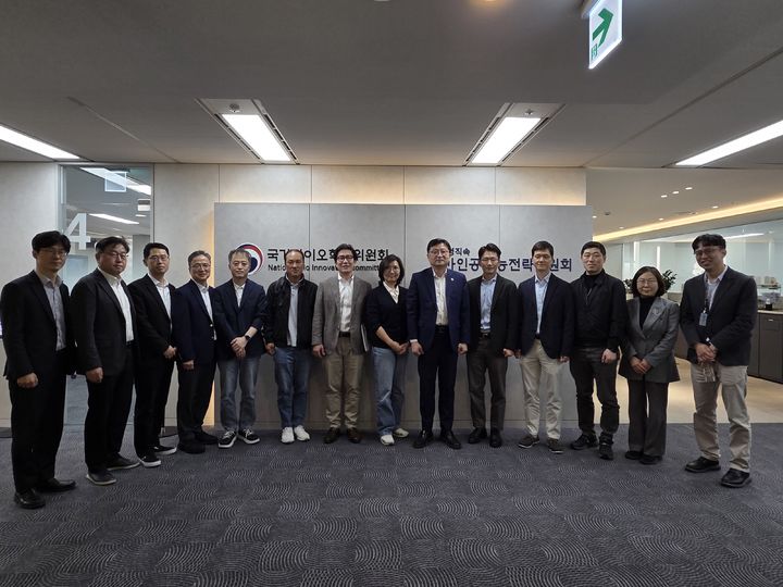 피지컬AI 시대 '자율주행·휴머노이드' 키우자…국가 AI 전략위, 소분과 신설