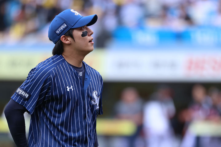 [서울=뉴시스] 프로야구 삼성 라이온즈의 원태인이 19일 대구 삼성라이온즈파크에서 열린 2026 신한 쏠 KBO리그 LG 트윈스와의 경기에 선발 등판해 마운드에서 한숨을 쉬고 있다. (사진=삼성 라이온즈 제공) 2026.04.19. *재판매 및 DB 금지