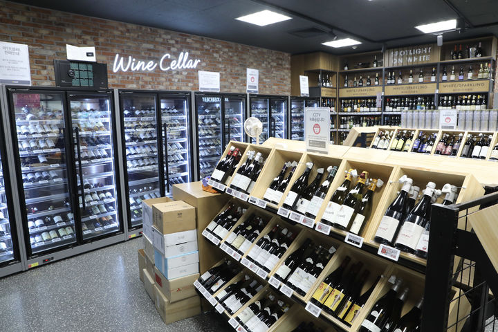 [서울=뉴시스] 이마트는 국내에서 상대적으로 접하기 어려운 부르고뉴 와인을 합리적인 가격에 판매하는 '부르고뉴 와인 대전'을 오는 29일까지 연다.(사진=이마트 제공) *재판매 및 DB 금지 *재판매 및 DB 금지