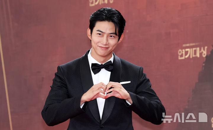 유부남 되는 옥택연 "10점 만점에 10점 두 사람 만나"