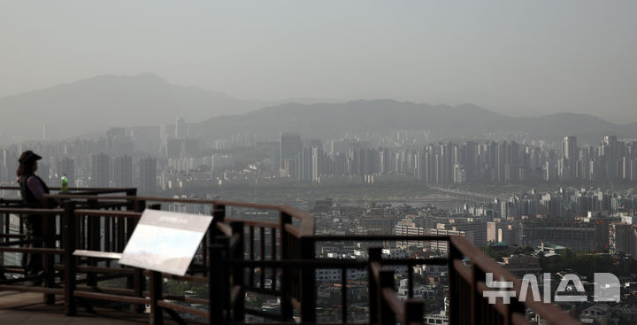 울산, 흐리고 '5㎜ 미만' 비…황사 공습에 미세먼지 '나쁨'