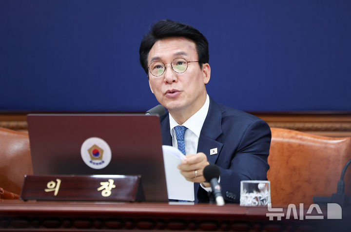 [서울=뉴시스] 김선웅 기자 = 김민석 국무총리가 21일 서울 종로구 정부서울청사에서 열린 국무회의 겸 비상경제본부회의에서 모두발언을 하고 있다. 2026.04.21. mangusta@newsis.com