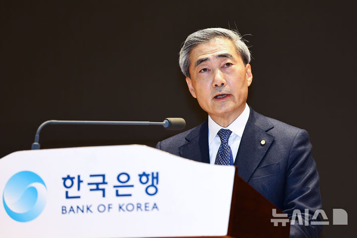 [서울=뉴시스] 조수정 기자 = 신현송 신임 한국은행 총재가 21일 오전 서울 중구 한국은행에서 열린 취임식에서 취임사를 하고 있다. (공동취재) 2026.04.21. chocrystal@newsis.com