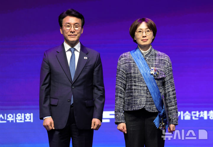 과학기술훈장 창조장 수여 후 기념촬영