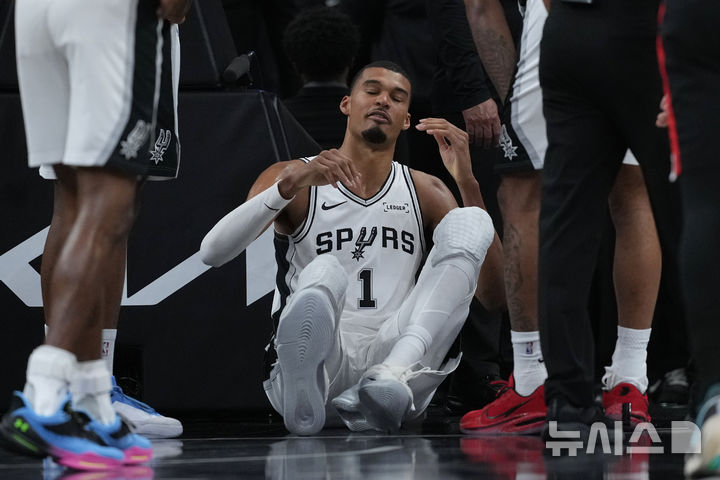 [샌안토니오=AP/뉴시스] 미국프로농구(NBA) 샌안토니오 스퍼스의 빅토르 웸반야마. 2026.04.21.