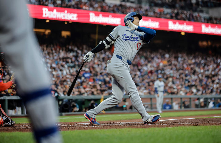 [샌프란시스코=AP/뉴시스] 21일(현지 시간) 미국 샌프란시스코에서 열린 LA다저스와 샌프란시스코 자이언츠 경기에서 LA 다저스 오타니 쇼헤이가 3회 헛스윙 삼진을 하고 있다. 2026.04.22.