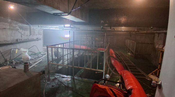 [봉화=뉴시스] 봉화읍 건물 지하 정화조 화재 현장 (사진=경북소방본부 제공) 2026.04.22. photo@newsis.com *재판매 및 DB 금지