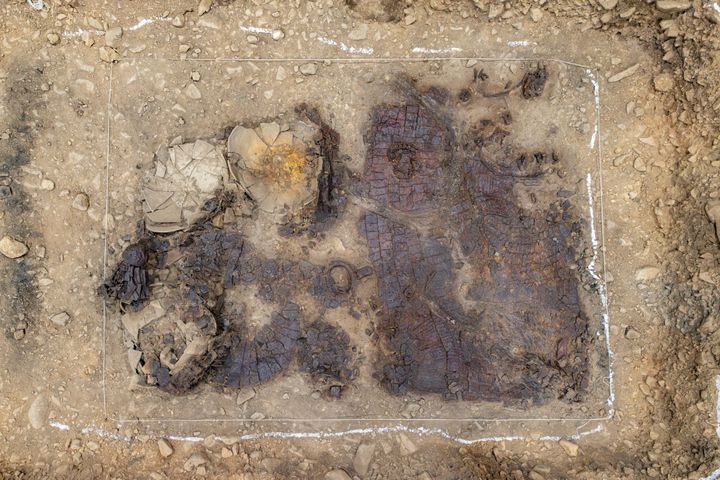 [서울=뉴시스] 경주 황남동 1호 덧널무덤에서 출토된 말 갑옷과 사람 갑옷 (사진=국가유산청 제공) 2026.04.22. photo@newsis.com *재판매 및 DB 금지