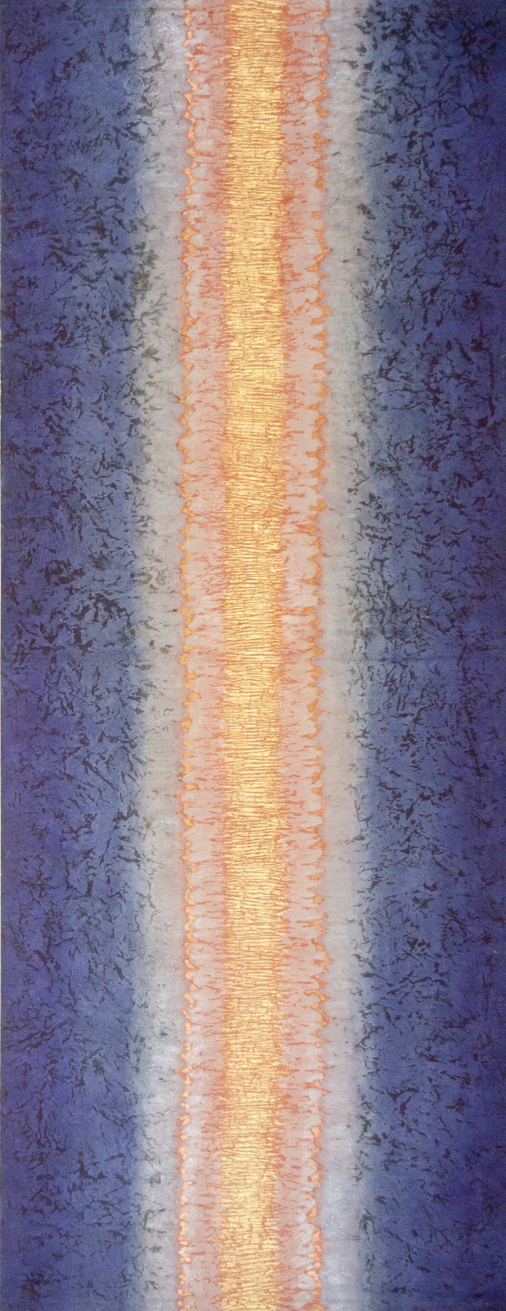 〈빛에서 빛으로〉, 2012, 닥지에 천연 안료, 328 × 129.5 cm, 방혜자 재단, 사진 정재준 *재판매 및 DB 금지