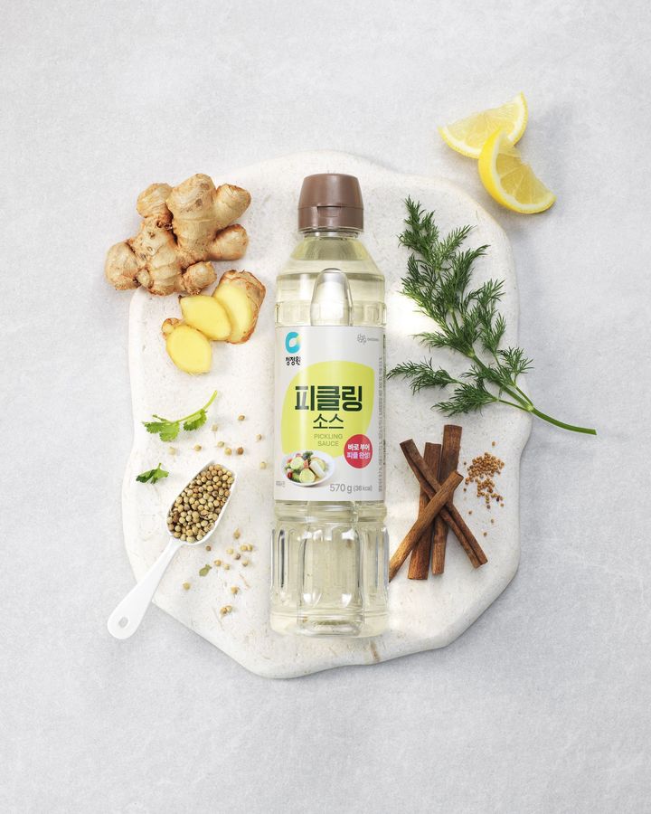 [서울=뉴시스] 대상 청정원이 집에서도 손쉽게 수제 피클을 완성할 수 있는 식초 '피클링소스'를 출시한다.(사진=대상) *재판매 및 DB 금지