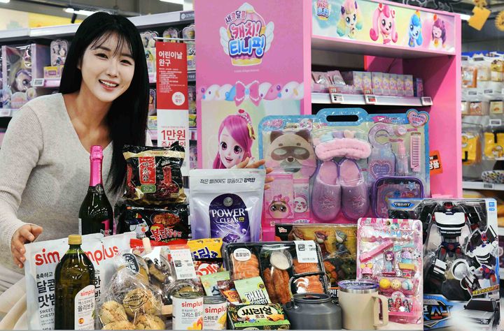 [서울=뉴시스] 홈플러스, 나들이 먹거리 반값…어린이날 완구는 최대 70% 할인 (사진=홈플러스 제공) 2026.04.22. photo@newsis.com *재판매 및 DB 금지