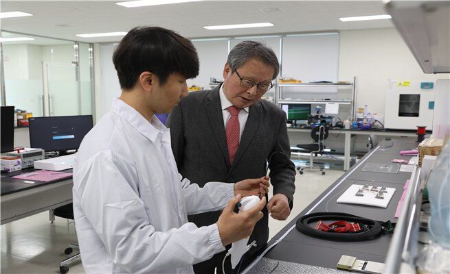 [서울=뉴시스] 박정영 기자= 2월 '이달의 기능한국인'에 선정된 황창순 태양3C 대표. (사진=고용노동부 제공) 2026. 04. 22. photo@newsis.com *재판매 및 DB 금지