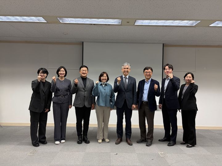 [서울=뉴시스]서울시평생교육진흥원 싱크탱크 위원회 정례회의 현장 사진. (사진=서울시 제공) 2026.04.22. photo@newsis.com *재판매 및 DB 금지