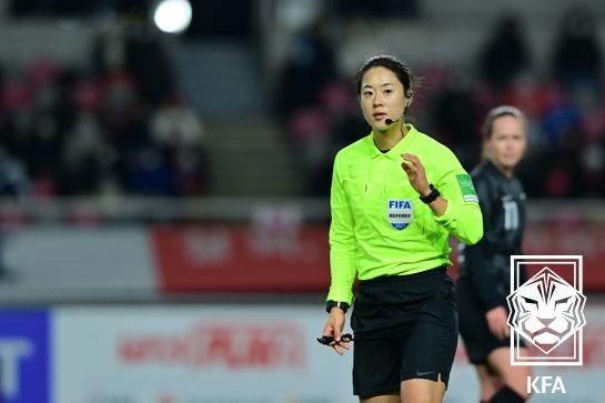 [서울=뉴시스] 대한축구협회 소속 김유정 심판, 2027 아시아축구연맹(AFC) 아시안컵 조 추첨자로 초청. (사진=대한축구협회 제공) *재판매 및 DB 금지