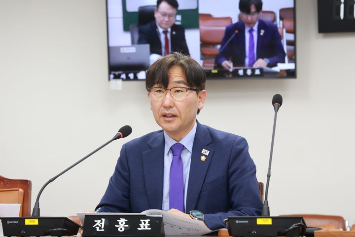 전홍표 창원시의원 "창원 요트학교 설치 근거 마련"