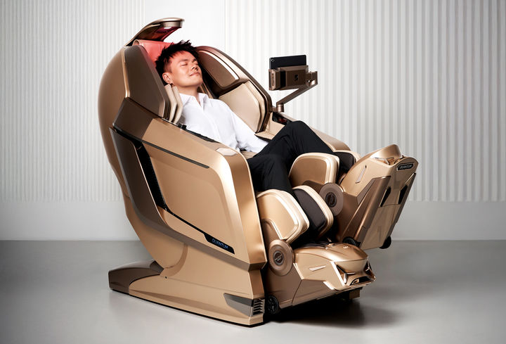 [서울=뉴시스] 바디프랜드는 JYP엔터테인먼트 소속 가수 겸 프로듀서 박진영이 참여한 AI 헬스케어로봇 '퀀텀AI'와 '다빈치AI' 신규 광고 캠페인을 공개했다고 22일 밝혔다. (사진=바디프랜드 제공) 2026.04.22. photo@newsis.com *재판매 및 DB 금지