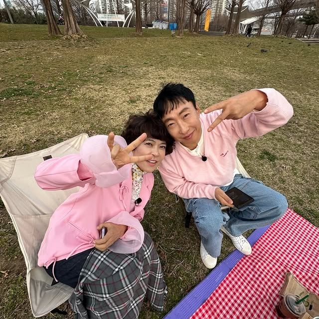 [서울=뉴시스] 개그맨 박명수가 동료 조혜련의 연극 무대 출연을 응원하며 출연진 식사비를 지원했다. (사진=인스타그램 캡처) 2026.04.22. photo@newsis.com *재판매 및 DB 금지