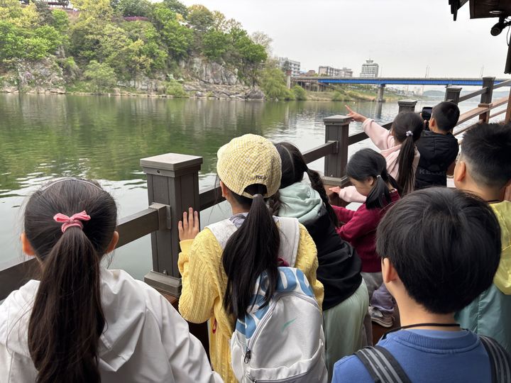 [여주=뉴시스] 문장초의 '황포돛배 타고 내 고장 여주 역사 속으로' 탐방 모습(사진=문장초 제공) 2026. 04. 22. photo@newsis.com *재판매 및 DB 금지