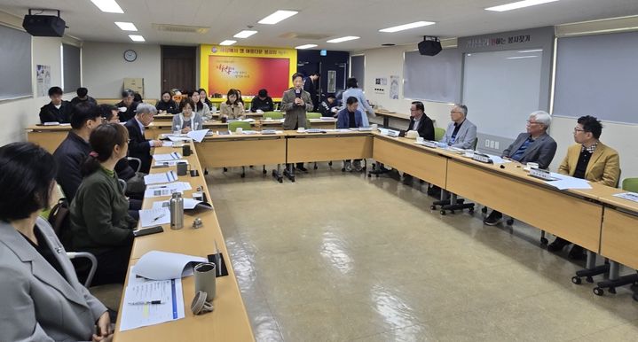 [수원=뉴시스] 3차 회의. (사진=수원시자원봉사센터 제공) 2026.04.22. photo@newsis.com *재판매 및 DB 금지